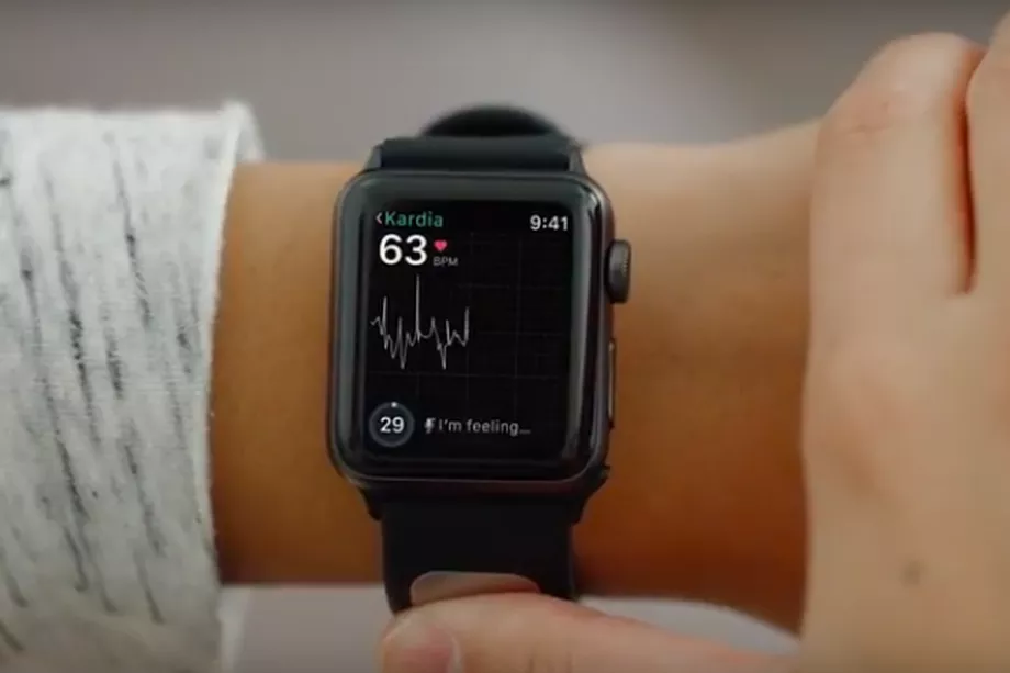 FDA approves first EKG reader for Apple Watch