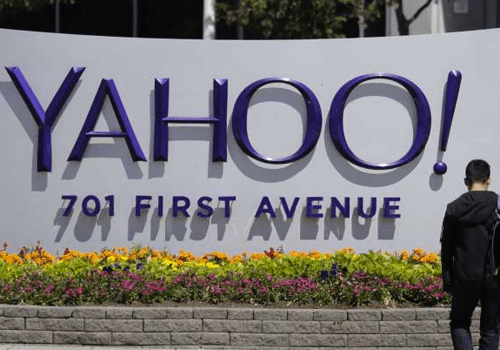 Yahoo and AOL Just Gave Themselves the Right to Read Emails, Access Bank Records