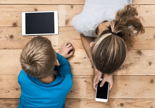Social media is giving children mentality of three-year-olds, warns researcher
